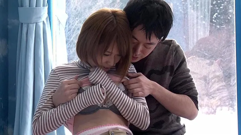 マジックミラー号 雪山で声をかけた恋人が欲しい女学生が本気のお見合い大作戦！自らが選んだ好みの男性と2人っきりになると燃え上がりすぎて、濃厚なねっとりキスを連発！両想い同士の「出会って即ラブラブ密着SEX」をお見せします！ サンプル画像 16