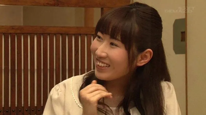 マジックミラー人妻不倫リサーチ 「酔うと急に色っぽくなる妻が心配で…」居酒屋で相席になった男性が妻を酔わせデカチンを握らせたら、鼻息が荒くなり旦那がいることも忘れ、チ○ポにむしゃぶりつくのか！？ サンプル画像 2