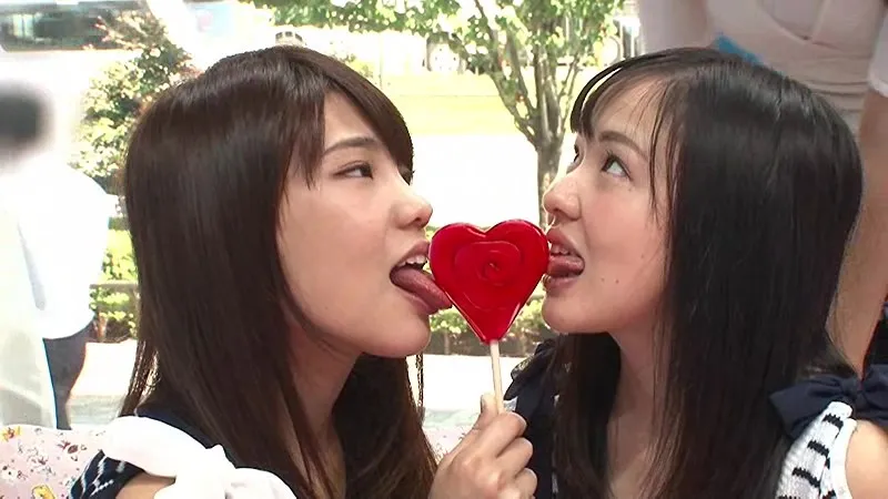 マジックミラー号 原宿で声をかけた‘双子コーデ’の仲良し女子大生同士が初めてのDeep Kiss！高まる気持ちに火を付けて、さっきまで親友だった2人が発情マ○コ密着させてイかせ合っちゃいました！ 真木今日子 サンプル画像 13