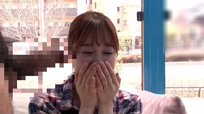 マジックミラー号 心優しい子持ちのママがデカチンで妻に挿入を許してもらえない男性に素股奉仕 産後で感度が上がったマ○コは我慢できず、不倫挿入真正中出し！3 サンプル画像 17