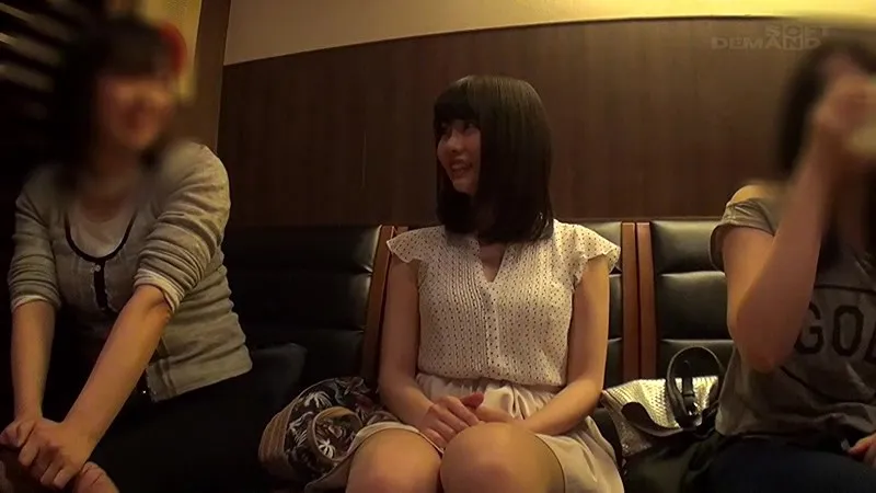 マジックミラー号 「えっ、撮影始まってるんですか！？」現役女子大生AV女優、春宮すずちゃんの自宅・大学に勝手にアポなし訪問・AV撮影！友達の目の前で生まれて初めて経験するミラー越しの赤面羞恥即ズボSEX！！ サンプル画像 14