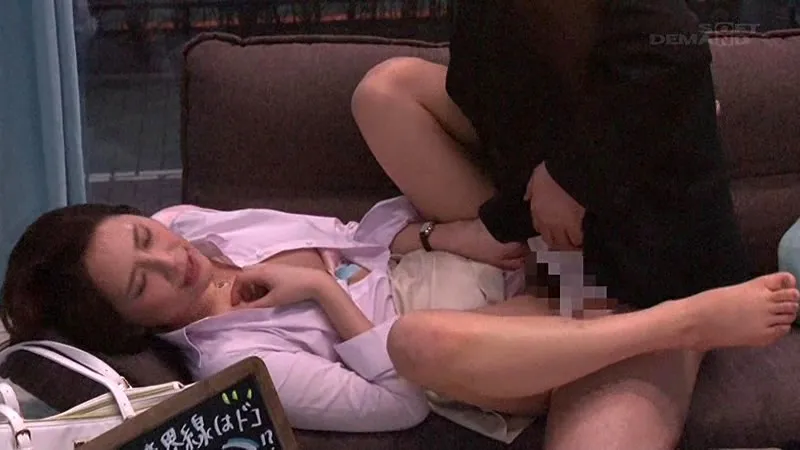 マジックミラー号 憧れの女上司と2人きり！どきどき相互オナニーで男女の境界線を越えた上司と部下が禁断の初セックス！！2 サンプル画像 6