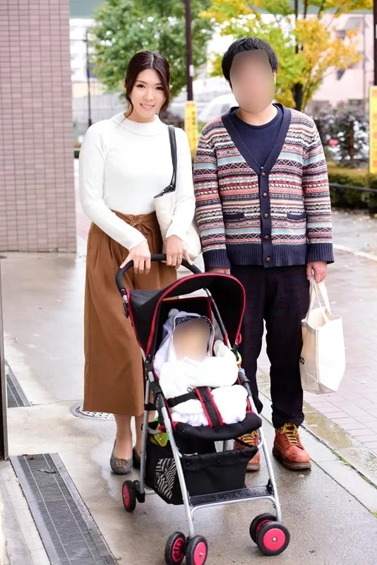 マジックミラー号 心優しい子持ちのママがデカチンで妻に挿入を許してもらえない男性に素股奉仕 産後で感度が上がったマ○コは我慢できず、不倫挿入真正中出し！5 6時間SP！！ サンプル画像 16