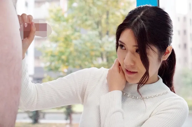 マジックミラー号 心優しい子持ちのママがデカチンで妻に挿入を許してもらえない男性に素股奉仕 産後で感度が上がったマ○コは我慢できず、不倫挿入真正中出し！5 6時間SP！！ サンプル画像 4