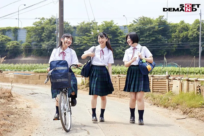 マジックミラー号 もうすぐ夏休み！田舎で育った夏服女子○生がはじめてのオモチャで激イキ絶頂体験！2 史上最高レベルの女子○生10人中10本番スペシャル！ サンプル画像 1