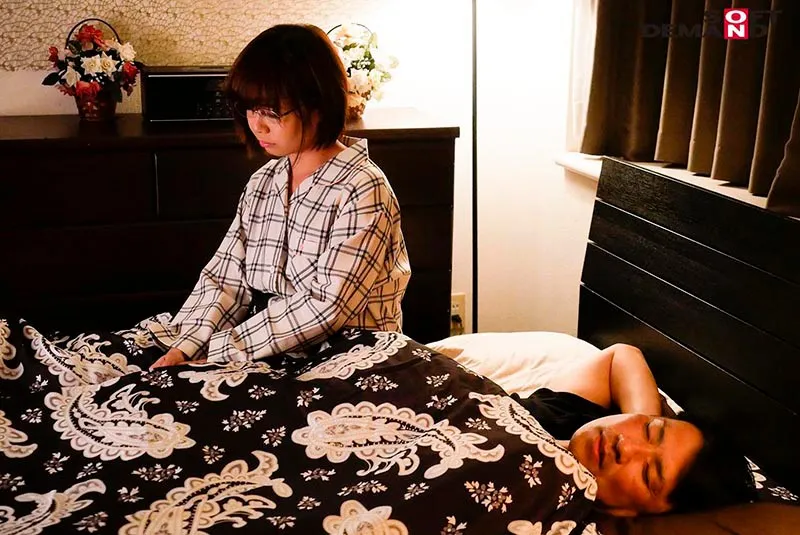 あなたゴメンね、あの日、マジックミラー号の中で寝取られたの… 赤瀬尚子 サンプル画像 12