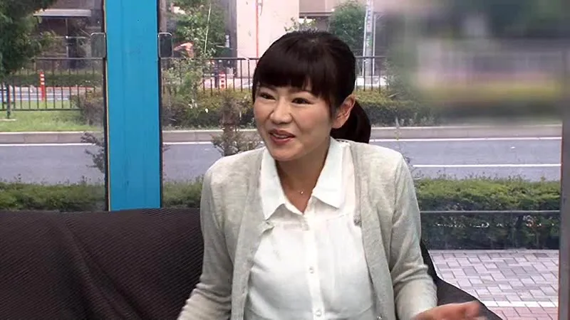 西岡奈央 43歳 旦那と同じ会社で働く平日の昼休みに欲求に火を付け、マジックミラー号に乗車し淫乱になった後、何もなかったかの様に職場に戻る人妻 第3章 サンプル画像 8