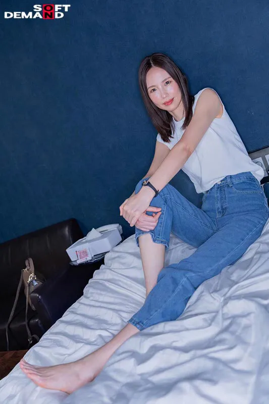 49歳 初めて開花する「女の悦び」女性用風俗で優しく愛撫されてイク 年下男子と性感開発 栗原早苗 サンプル画像 2