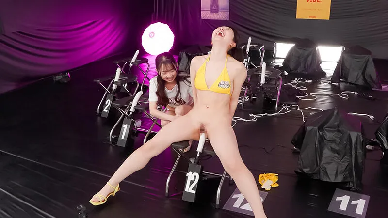 12脚のイスにピストンバイブを仕掛け合う究極の心理戦ピストンバイブイスゲーム2 完全版 サンプル画像 2