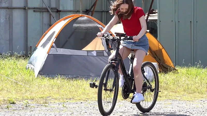 【SHIGEKI×SODSTAR】これが限界ギリギリ公然露出潮吹き 小倉由菜アクメ自転車がイクッ！【特典映像 ピストンバイブ証明写真付】 サンプル画像 5