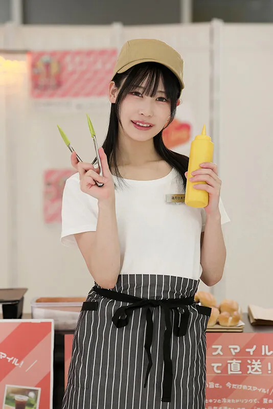 【配信限定】人気 AV 女優が挑戦！商業スペースでイカサレホットドッグ販売！逢月ひまり 小坂ひまり サンプル画像 1