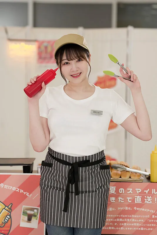 【配信限定】人気 AV 女優が挑戦！商業スペースでイカサレホットドッグ販売！逢月ひまり 小坂ひまり サンプル画像 2