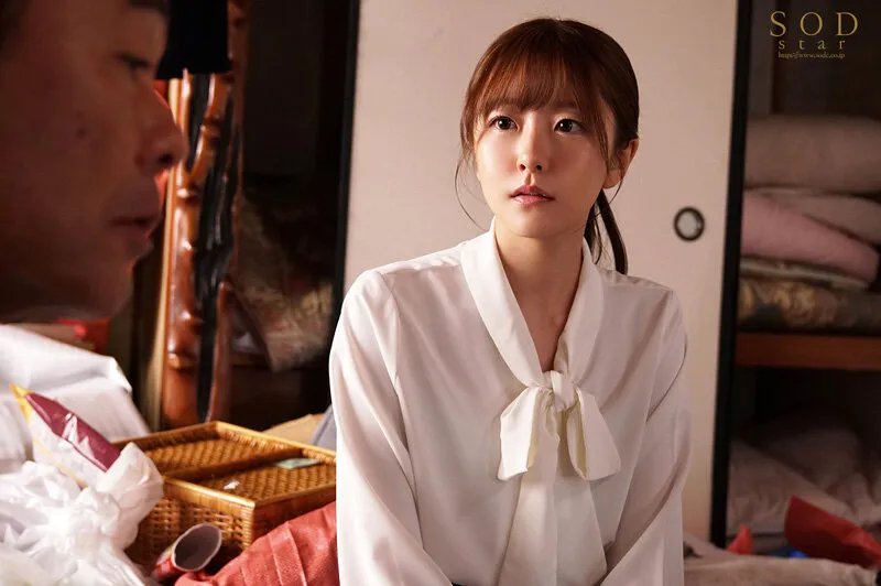 家庭訪問先のゴミ屋敷で…正義感の強い女教師が崩壊した家庭を建て直そうとするもクズ親父の肉便器にされ続けた3日間 青空ひかり サンプル画像 3