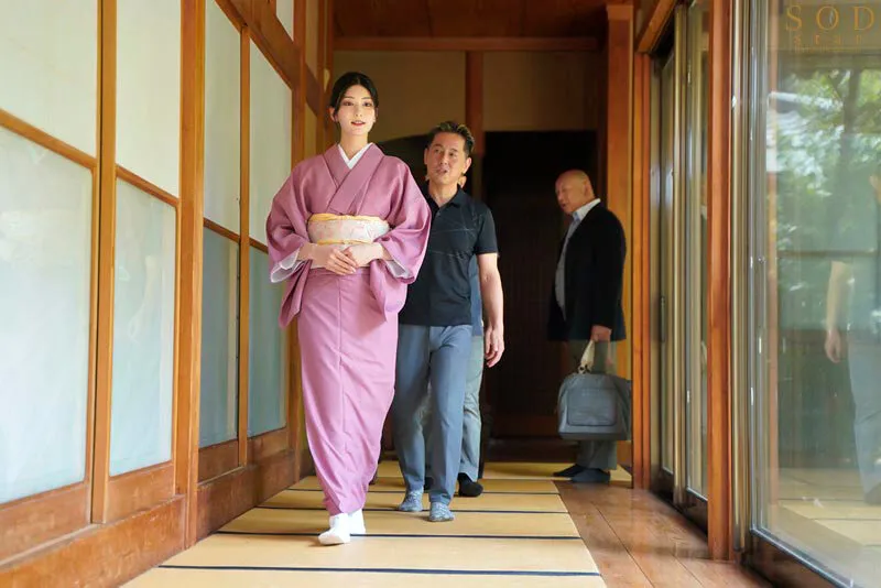 体を張ったおもてなしで経営難を立て直す温泉若女将 コンパニオンは私一人ですが晩酌でも宴会遊びでも中出し接待でも何でもご要望ください。ただしお代はきっちりいただきます… 本庄鈴 サンプル画像 11