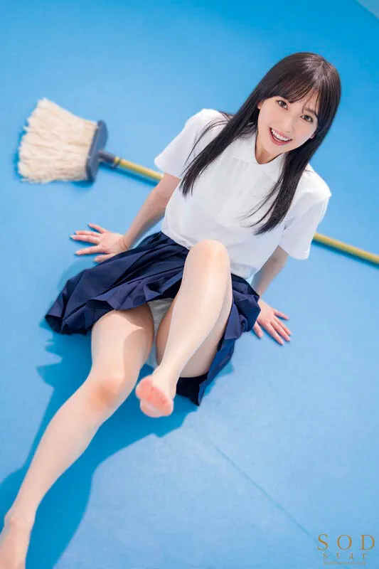 校内で露出誘惑して身も心も弄んでくるイタズラな美少女は幼馴染で誰もが知る有名芸能人。経験乏しい僕らは発情するがまま中出ししまくって所構わずヤりまくった絶倫アオハルSEX。 小湊よつ葉 サンプル画像 2