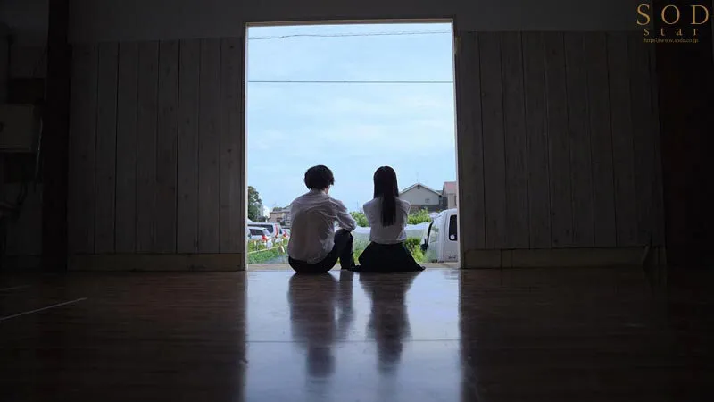 校内で露出誘惑して身も心も弄んでくるイタズラな美少女は幼馴染で誰もが知る有名芸能人。経験乏しい僕らは発情するがまま中出ししまくって所構わずヤりまくった絶倫アオハルSEX。 小湊よつ葉 サンプル画像 4