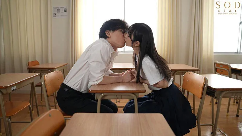 校内で露出誘惑して身も心も弄んでくるイタズラな美少女は幼馴染で誰もが知る有名芸能人。経験乏しい僕らは発情するがまま中出ししまくって所構わずヤりまくった絶倫アオハルSEX。 小湊よつ葉 サンプル画像 6