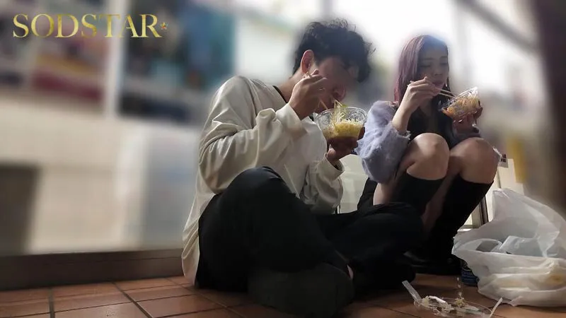 金曜夜、男友達よりも気が知れてる地元の連れと合流。学生みたいに遊びまくり疲れ果てた僕ら。ノリで入ったラブホで初めて見た‘欲しがり女顔’に歯止めが効かず、朝がきても狂ったようにヤリ続けた。 神木麗 サンプル画像 2