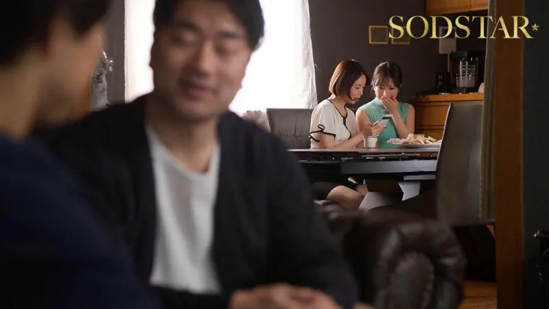 スワッピング趣味の変態夫婦にNTR性癖を植えつけられる！純粋ウブな庶民妻を金持ち夫妻に貸出したことでインモラルな快楽に沼ってしまう 小湊よつ葉 サンプル画像 3