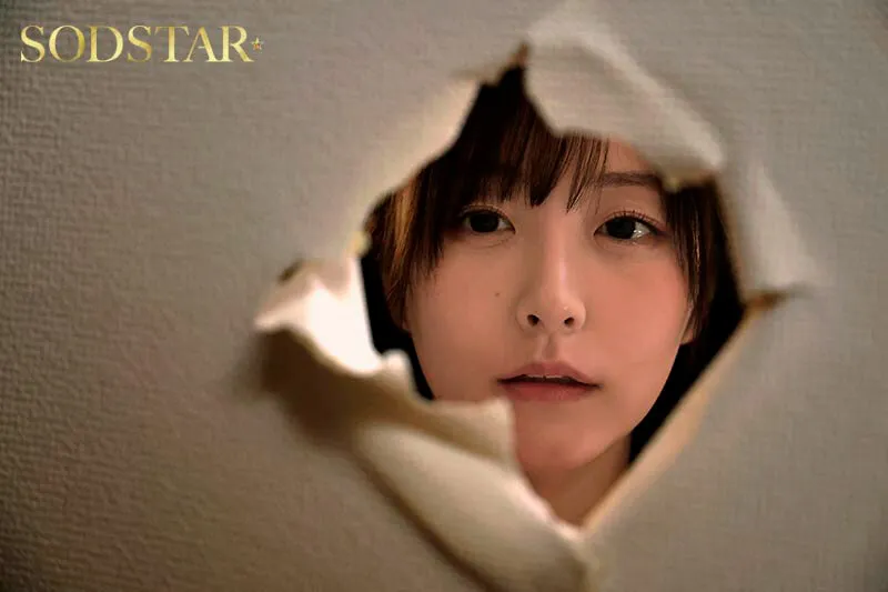 僕の住むアパートの隣室の美人妻は欲求不満だった。夫婦喧嘩で空いた直径10cmの壁穴越しに立ちバックで膣奥を突きまくった密かな不倫関係5日間。 青空ひかり サンプル画像 5