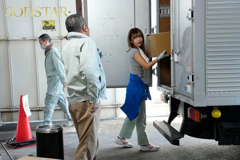 配送中NTR 既婚ベテランドライバーの配送に付いて回るうち車中でおそわれてしまった新婚人妻 星乃莉子 サンプル画像 8