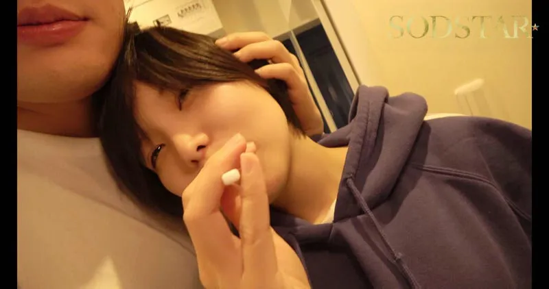 「3日間すっぴんで過ごす彼女と休日4SEX」付き合って1ヵ月の僕らは仕事終わりの金曜日に僕の家の最寄り駅で待ち合わせをして、初めてお泊りをした。翌日彼女は帰る予定だったけど、まだずっとそばにいたくて、週末はずっと僕の家でSEXをしていた。そんな何の変哲… 柴崎はる サンプル画像 16