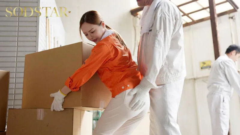 配送中NTR 既婚ベテランドライバーの配送に付いて回るうち車中でおそわれてしまった新婚人妻 小倉由菜 サンプル画像 9