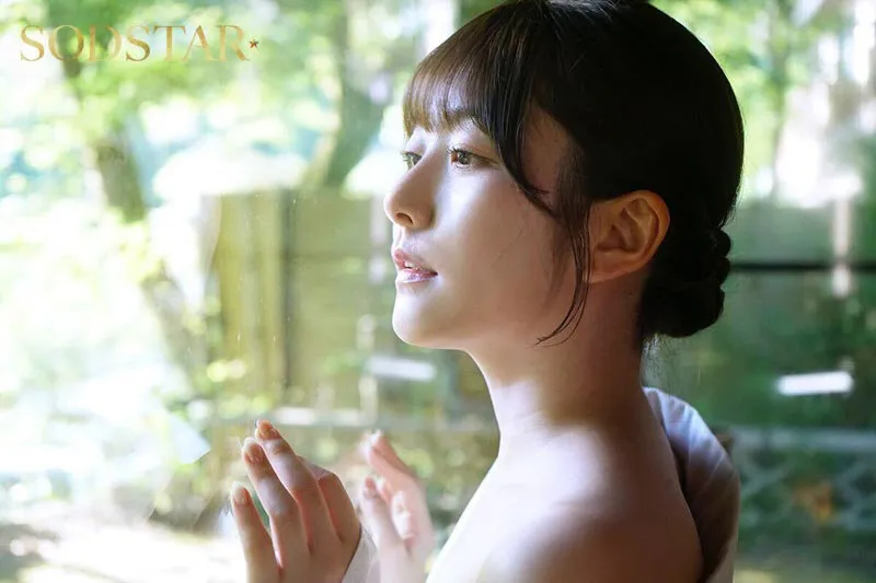 温泉旅行中の単独客やカップル 夫婦の男性を誘惑 館内で寝取りセックスをくり返す淫乱美人な若女将 青空ひかり サンプル画像 2