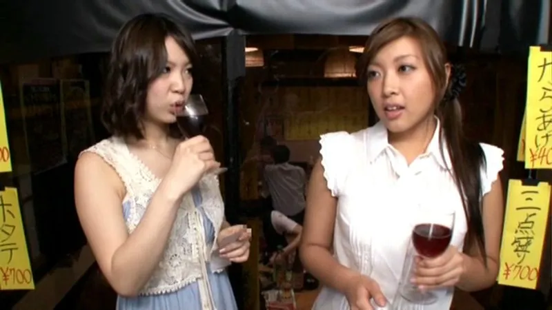 羞恥！彼氏連れ素人娘をマシンバイブでこっそり攻めまくれ！2 素人VSマシンバイブ 激安居酒屋にマジックミラー特設スタジオを設置 親子連れ緊急参戦編 サンプル画像 14