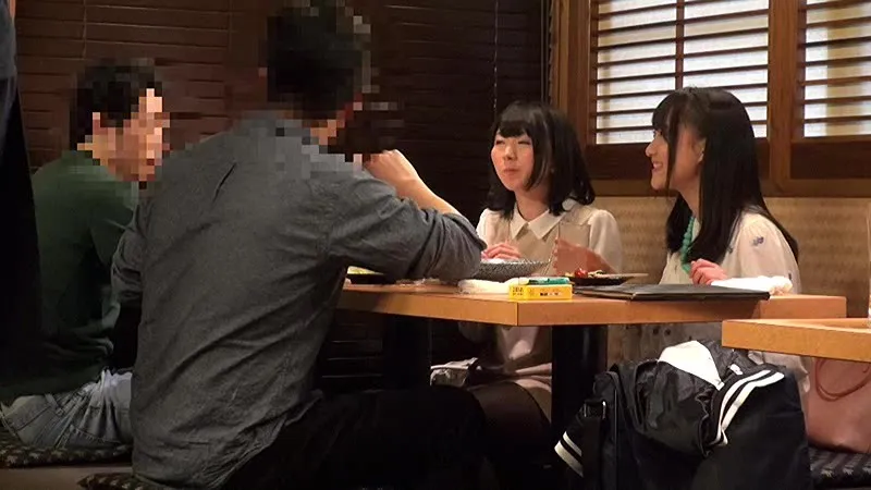 羞恥！彼氏連れ素人娘をマシンバイブでこっそり攻めまくれ！12 素人VSマシンバイブ 激安居酒屋にマジックミラー特設スタジオを設置 春の新入女子大生・女子社員、フレッシュオマ○コいただきます編 サンプル画像 1