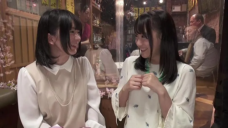 羞恥！彼氏連れ素人娘をマシンバイブでこっそり攻めまくれ！12 素人VSマシンバイブ 激安居酒屋にマジックミラー特設スタジオを設置 春の新入女子大生・女子社員、フレッシュオマ○コいただきます編 サンプル画像 2