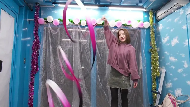 マジックミラー号旬菜レッスンスタジオ付近でナンパ！偶然の軟体美少女に大興奮大陰唇が擦り切れるほど密着したデカチンピストンで子宮突き上げアクメ哭き サンプル画像 15