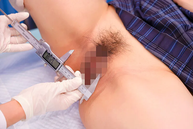 マジックミラー号 ハードボイルド 卒業式直後！就職するJ○に実施する入社前健康診断！青空の下、発育中の乳房やピンク乳首を弄られ極太器具でキツマンを拡張された初心娘の膣は羞恥心に反して純情愛汁垂れ流し！覚えたてのエッチも拒めず6人全員中出ししちゃうなんて！ サンプル画像 3