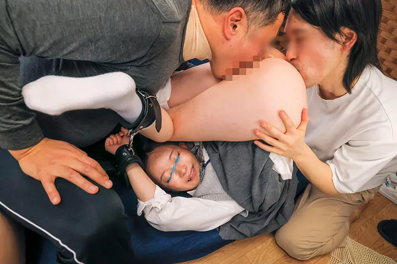 マジックミラー号 ハードボイルド ペロマンクンニ我慢対決！親友J〇が挑戦する‘3回イッたら負け’のおま〇こ丸出しクンニチャレンジ！勝ったら賞金3万円！負けたら即ハメ中出しです！ サンプル画像 2