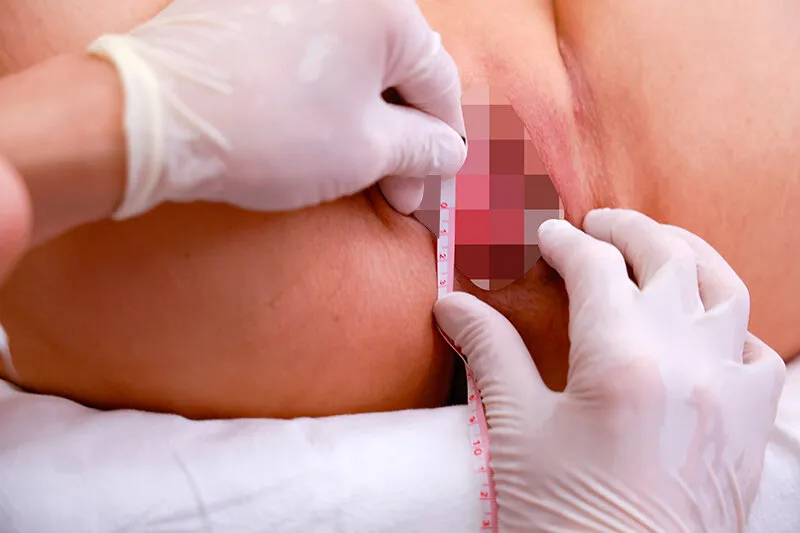 羞恥！新任女教師が学習教材にされる男子校の性教育 生徒の目の前で無遠慮な指が膣に挿入される！プライドは崩壊するが、子宮の奥から愛液があふれ出る15 サンプル画像 9