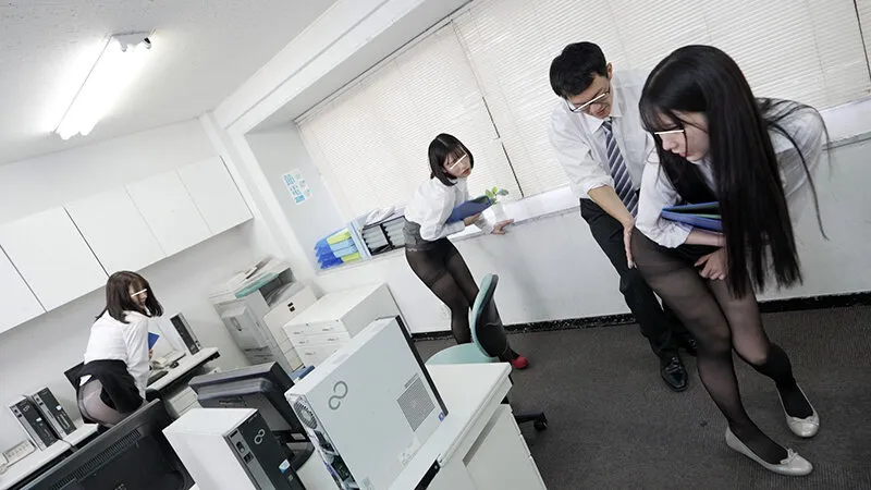 リモバイ羞恥で女上司と発情セックス！ ポンコツ部下もエロ玩具でヤル気全開！マ○コも準備万端！ サンプル画像 17