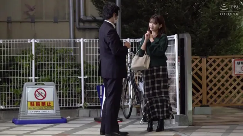 人妻中出しかんな。ゆるマン防止の先っぽ3cm！膣圧デカチンエクササイズ！撮って出しマジックミラー号 サンプル画像 1