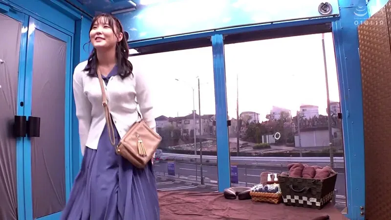 JD中出しひなた。潮吹き膣デトックスで人生初大絶頂エステ体験！撮って出しマジックミラー号 サンプル画像 1