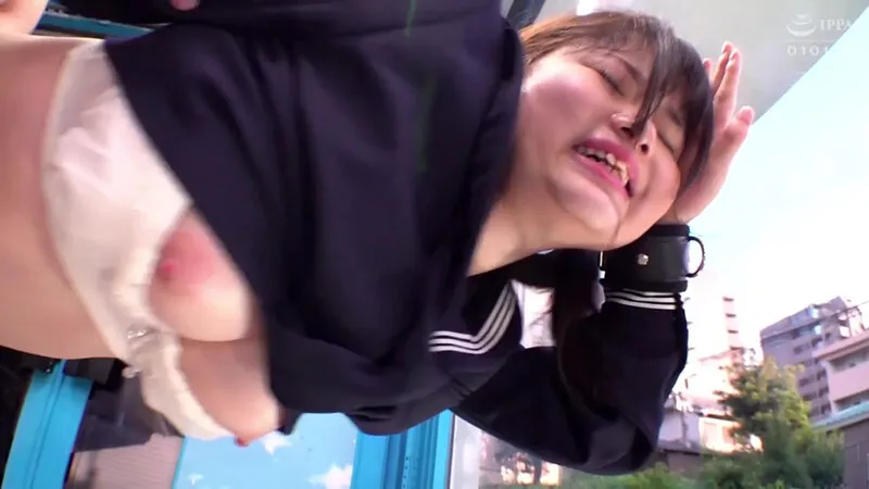 マジックミラー号撮って出し！街行く女子○生がおま○こ丸出し拘束されたまま何度もイカされ絶頂潮吹き！人生初の快感に火照りが止まらない素人娘はデカチンを見せつけられると連続中出しも拒めない！～あおい編～ サンプル画像 17