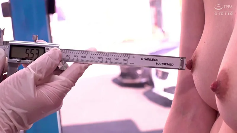 マジックミラー号撮って出し！卒業式直後！就職するJ○に実施する入社前健康診断！青空の下、発育中の乳房やピンク乳首を弄られ極太器具でキツマンを拡張された初心娘の膣は羞恥心に反して純情愛汁垂れ流し！覚えたてのエッチも拒めず中出ししちゃうなんて！～かなで編～ サンプル画像 4