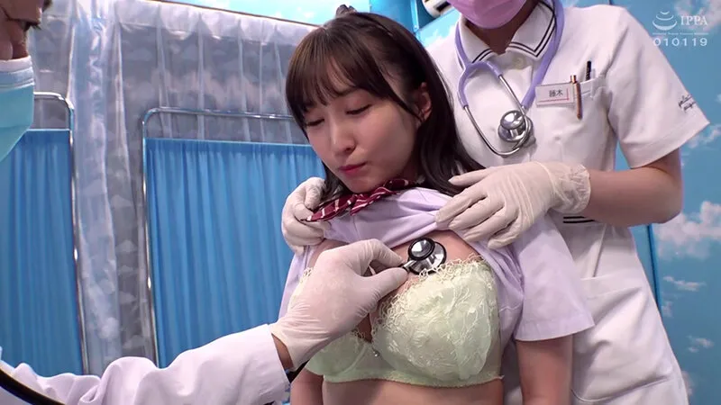 マジックミラー号撮って出し！卒業式直後！就職するJ○に実施する入社前健康診断！青空の下、発育中の乳房やピンク乳首を弄られ極太器具でキツマンを拡張された初心娘の膣は羞恥心に反して純情愛汁垂れ流し！覚えたてのエッチも拒めず中出ししちゃうなんて！～あきな編～ サンプル画像 3