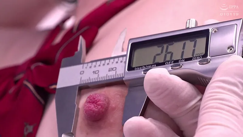 マジックミラー号撮って出し！卒業式直後！就職するJ○に実施する入社前健康診断！青空の下、発育中の乳房やピンク乳首を弄られ極太器具でキツマンを拡張された初心娘の膣は羞恥心に反して純情愛汁垂れ流し！覚えたてのエッチも拒めず中出ししちゃうなんて！～いろは編～ サンプル画像 3