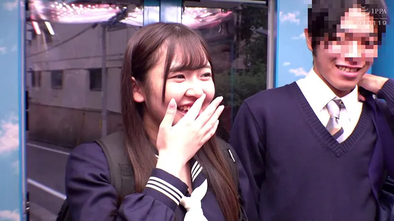 【1cm1万円のギリギリディルドチャレンジ！】先っちょだけ…のつもりが極太ディルドに性欲を刺激され思わず膣奥までズボッと挿入！おま〇こを押し広げられる人生初の快楽に発情腰ふりそして潮！潮！マジックミラー号撮って出し！～みよ編～ サンプル画像 1