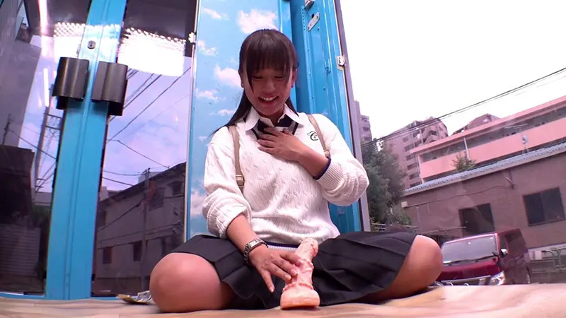 【1cm1万円のギリギリディルドチャレンジ！】先っちょだけ…のつもりが極太ディルドに性欲を刺激され思わず膣奥までズボッと挿入！おま〇こを押し広げられる人生初の快楽に発情腰ふりそして潮！潮！マジックミラー号撮って出し！～なこ編～ サンプル画像 2