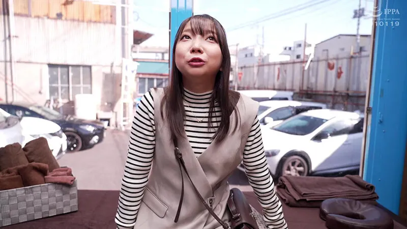 マジックミラー号撮って出し！オイルエステ騙し膣アナル2穴SEX川越のヤンキー主婦まのん編 サンプル画像 1