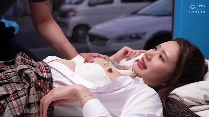 達成できれば賞金＋脱出！部活帰りのJ〇アスリートとコーチが挑戦するエロ四十八手チャレンジ！ 恥ずかしい（照れ）と言いつつも、教え子のキツマンが気持ちよすぎて 激しくなるピストンに連続アクメ！最後には中出しまで許しちゃう？撮って出しマジックミラー号！～いちか… サンプル画像 2