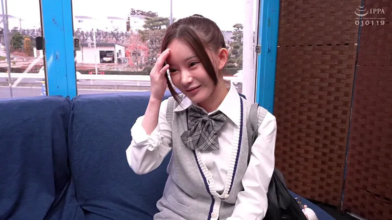 ペロマンクンニ我慢対決！親友J〇が挑戦する‘3回イったら負け’のおま〇こ丸出しクンニチャレンジ！勝ったら賞金3万円負けたら即ハメ中出しです！撮って出しマジックミラー号！よしの・なるみ編 サンプル画像 1