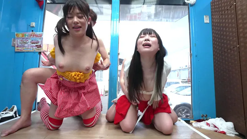 野撮でナンパした仲良し同士のコスプレイヤーが挑戦する 先イキディルドチャレンジ！友達より先に潮を吹けたら賞金5万円、 負けたら即ハメ中出し！気を抜いたら奥までズブ挿りしてくる 絶倫ディルドーに発情腰振りが止められない！マジックミラー号…ゆきりんVSかぐや編～ サンプル画像 19