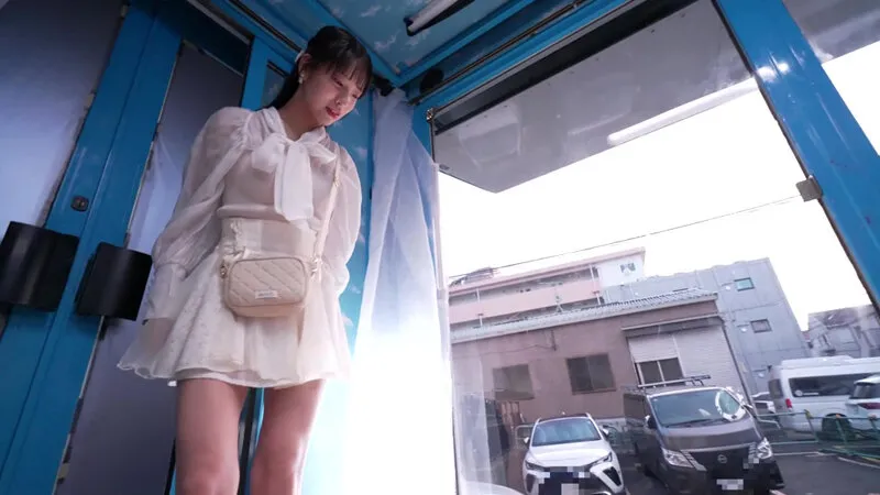 マジックミラー号ハードボイルド 街行く女子大生がハイレグの食い込みでチ〇コガード！ハイレグチンマン攻防チャレンジ！ 何度もモリマン クリ擦れでぬれぬれ羞恥！緩んだマ〇コにデカチン即挿入の罰ゲーム！！～リコちゃん編～ サンプル画像 1