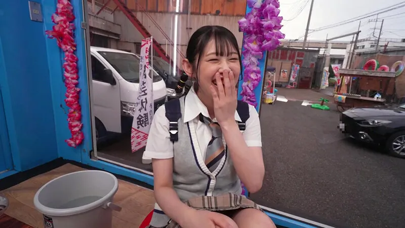 マジックミラー号ハードボイルド 女〇〇生が挑戦するパイズリ陶芸チャレンジ！敏感すぎる乳首の先っちょを粘土とオイルで刺激され未熟な体がアツーくなってしまった思春期お嬢様は初めての中イキ＆中出ししちゃうなんて！～みり編～ サンプル画像 1